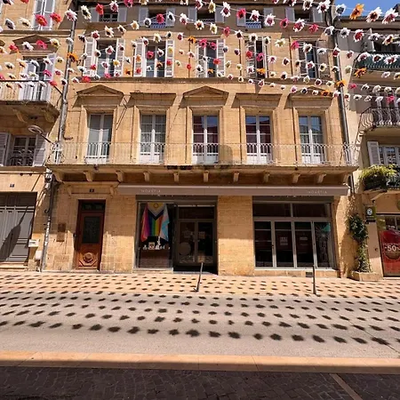 Au Coeur Du Historique דירה *